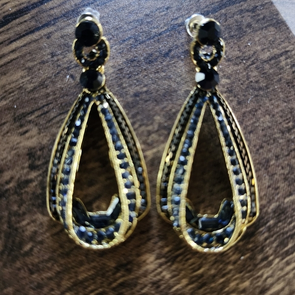 Jewelry - Elegant Gold and Black Teardrop Earrings